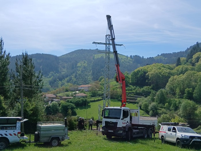 Argindar Banatzaileko bi linea berri jartzeko lanetan dabiltza azken asteetan