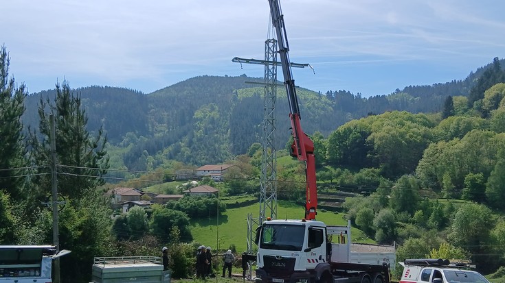 Argindar Banatzaileko bi linea berri jartzeko lanetan dabiltza azken asteetan
