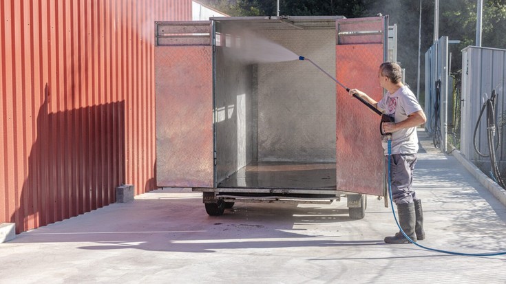 Animalien garraiorako ibilgailuak garbitu eta desinfektatzeko zerbitzua jarri du martxan Zubillagak