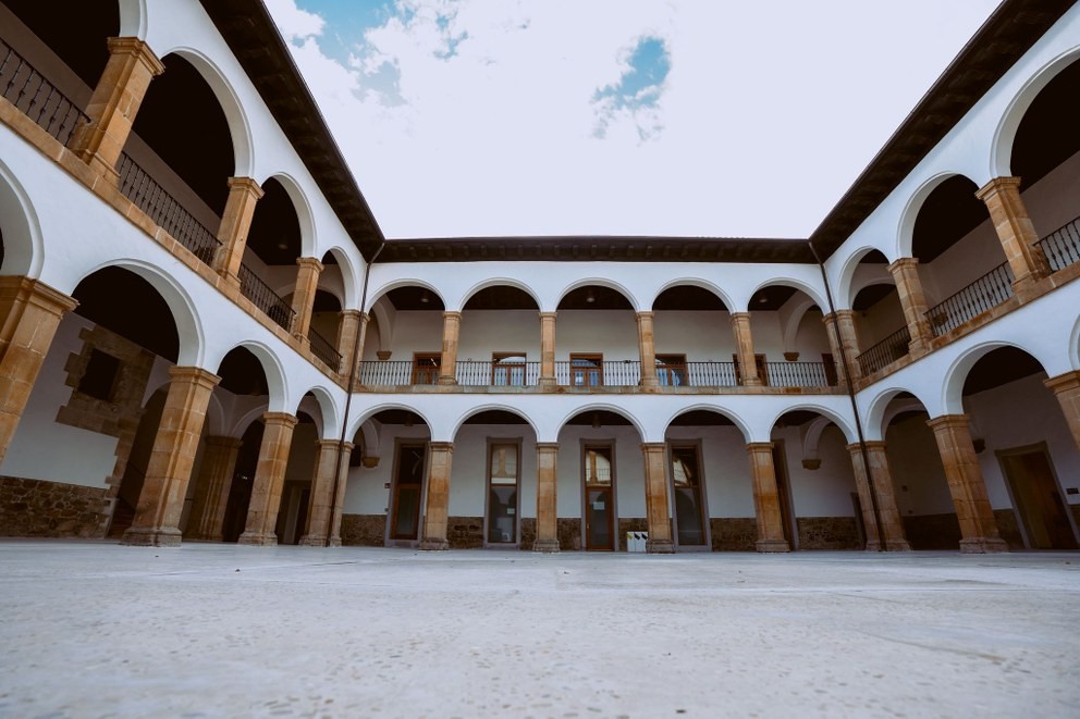 Eskoriatzako campuseko eraikin historikoa inauguratu dute