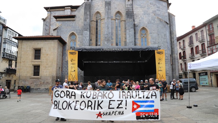 Kubaren aurkako blokeoa arbuiatu dute Arrasaten