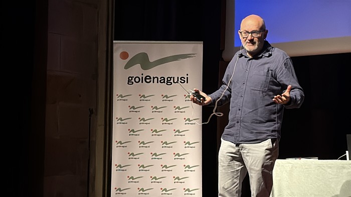 Jose Luis Rebordinos euskal zinemaren loraldiari buruz jardun da Oñatin