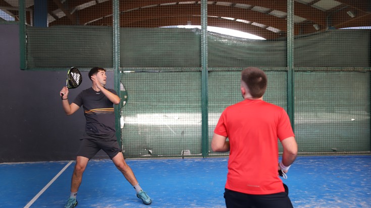 AKEk tenis, padel eta squash eskolak jarriko ditu martxan urrian
