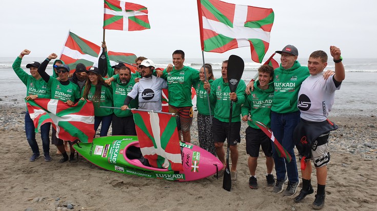 Oskar Martinez kide den kayak-surfeko Euskal Selekzioa seigarrenez munduko txapeldun