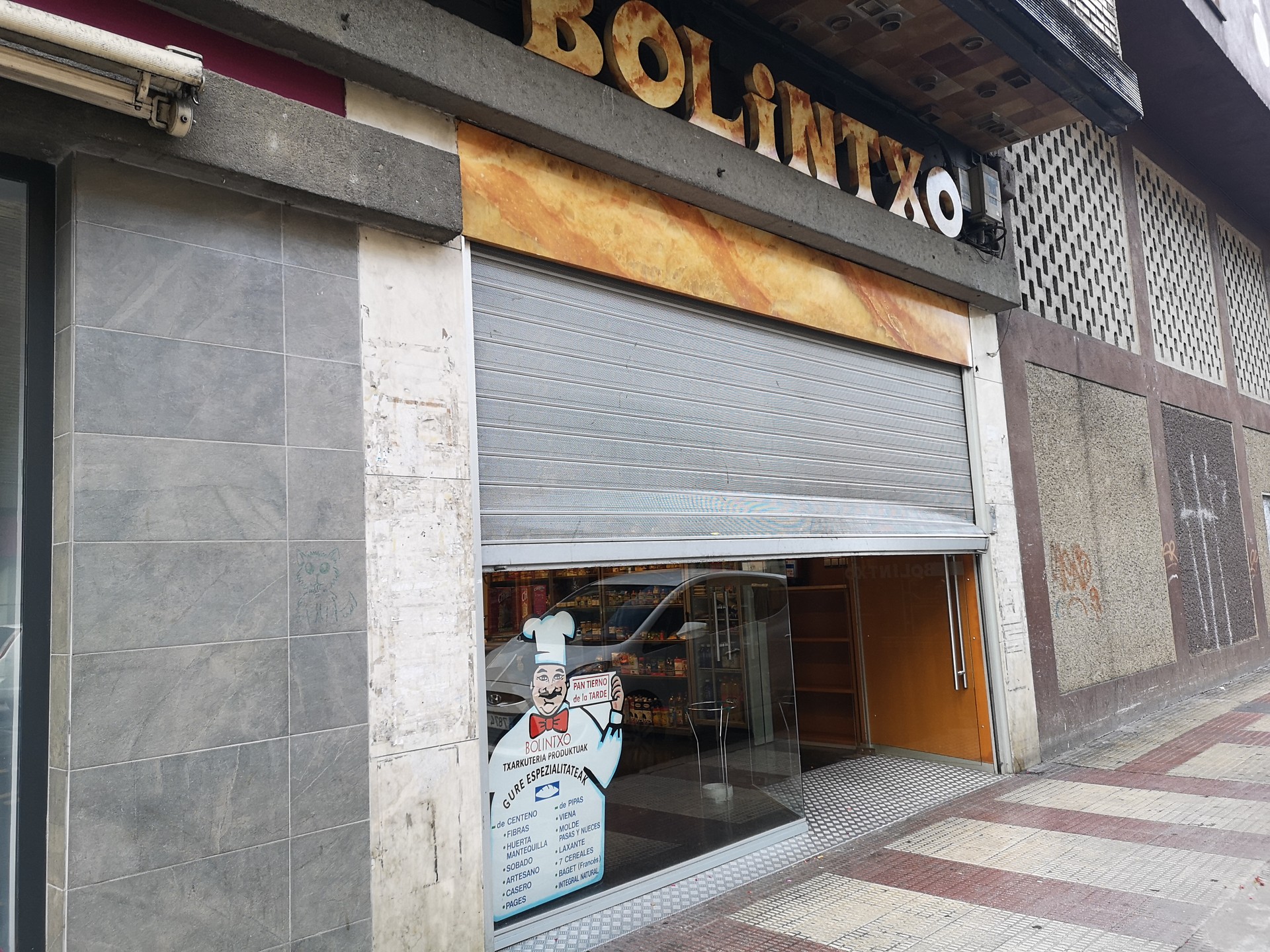 Lapurrak sartu dira Otalora lizentziaduna kaleko Bolintxo okindegian