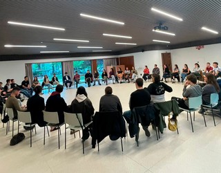 Andramaixetan txosna bakar eta bateratua izateko bidean dira herriko gazteak