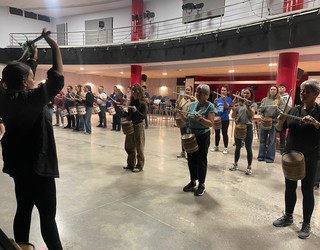 Dena prest Domingo Iturbe kaleko lehenengo jaiak ospatzeko