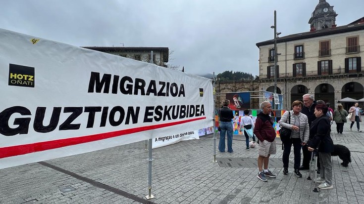 Hitzaldiak eta proiekzioak, "migrazioa guztion eskubidea" dela aldarrikatzeko