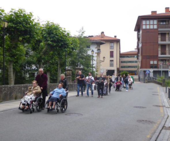 Udaberriko paseoa