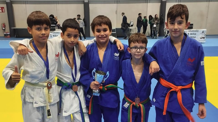 Asteburu betea izan du Arrasate Judo Elkarteak