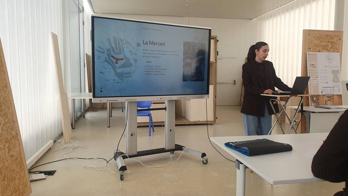 Ohorezko matrikula Raquel Peñarandarentzat, La Merced ikastetxea oinarri