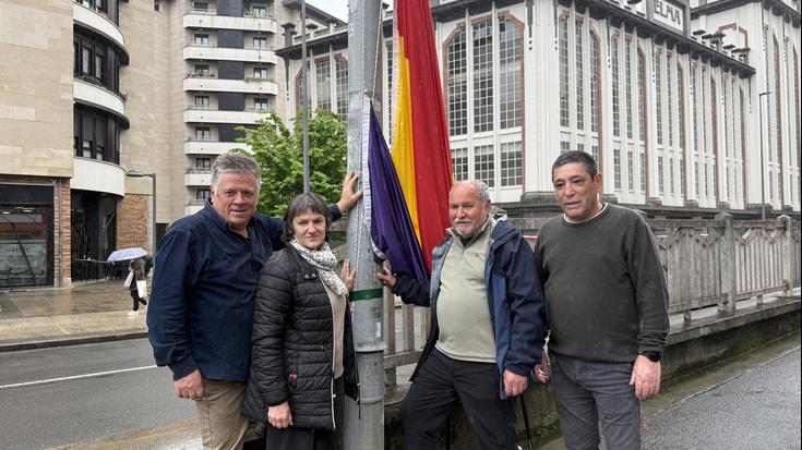 Espainiako Errepublika oroitu dute Arrasaten bere 95. urteurrenean