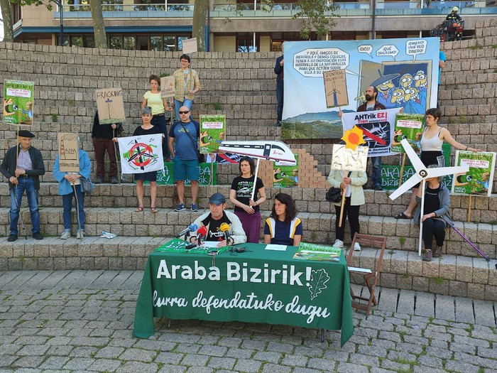 Araba Bizirik! plataformak deituta 'Tapia legearen' aurka egingo dute zapatuan, Gasteizen