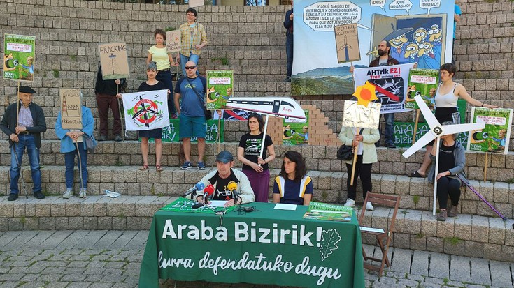 Araba Bizirik! plataformak deituta 'Tapia legearen' aurka egingo dute zapatuan, Gasteizen