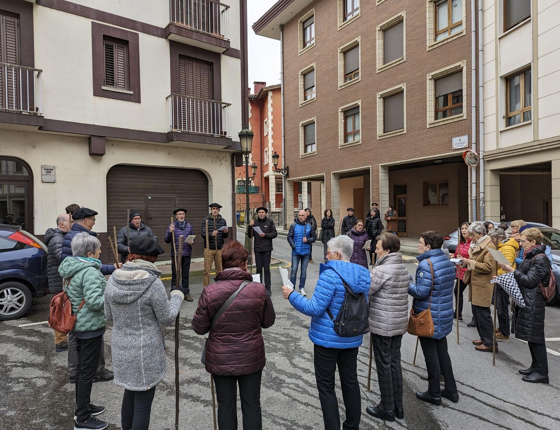 Anelkarrek 803 euro batu ditu Santa Ageda eskean