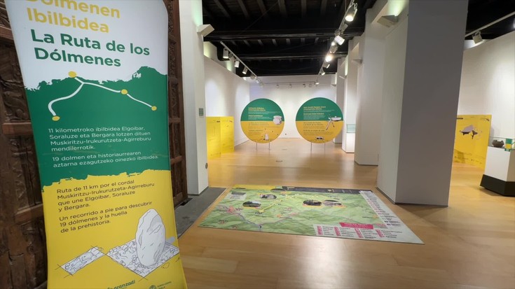 Dolmenen ibilbidean topatutako 3.500 urtetik gorako pieza arkeologikoak ikusgai Aroztegin
