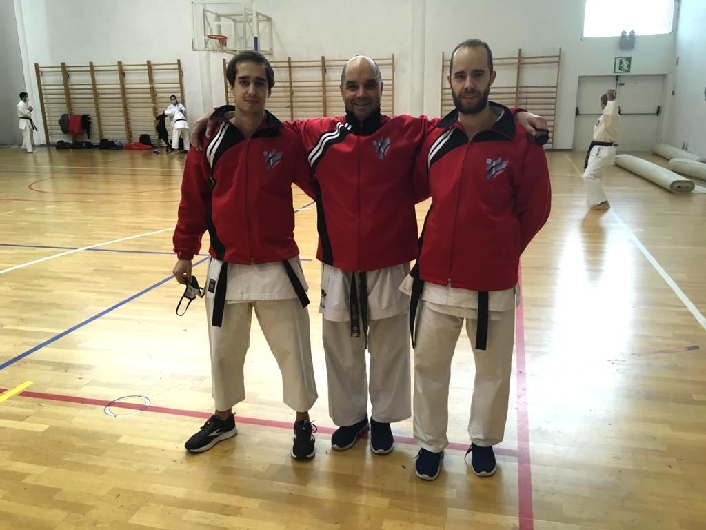 Laugarren Dan maila eskuratu du Odilo Vazquez karate entrenatzaileak