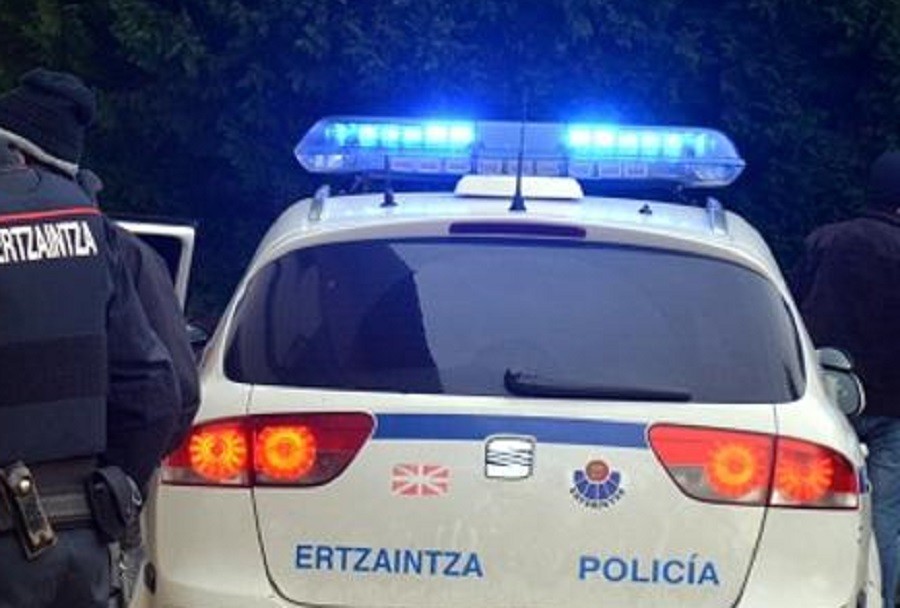 Hamar lagun identifikatu dituzte Bergarako lokal batean, festa bat egiteagatik