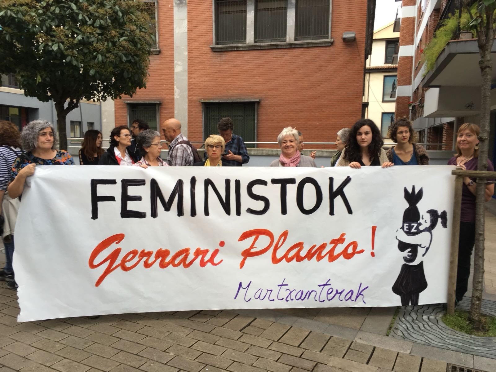 Gerraren industria salatzeko elkarretaratzea egin du Martxanterak taldeak