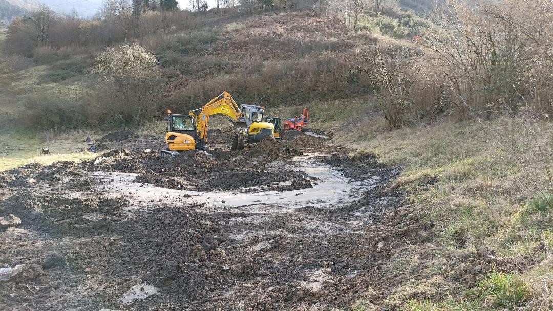 Hasi dira 'pump track' eta tirolina parkea egiten