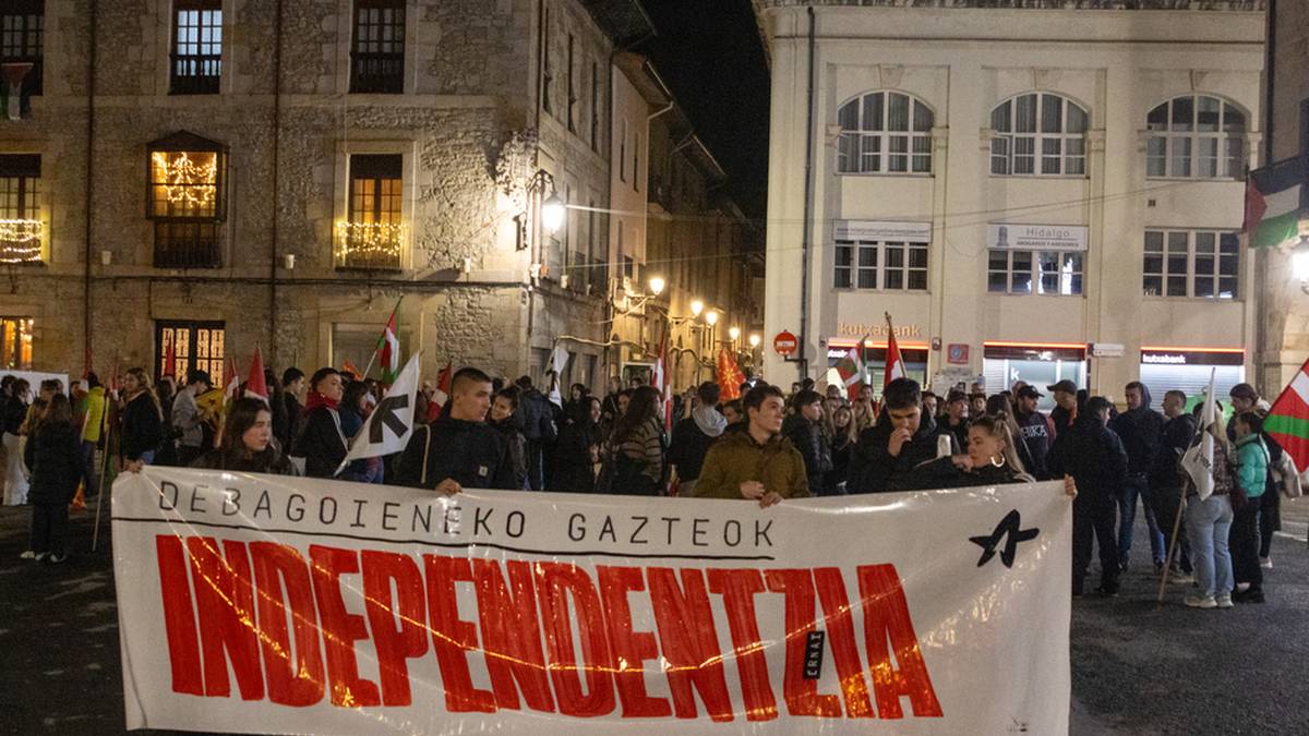 Debagoieneko Ernairen manifestazioa eta omenaldia Jose Luis Elkorori