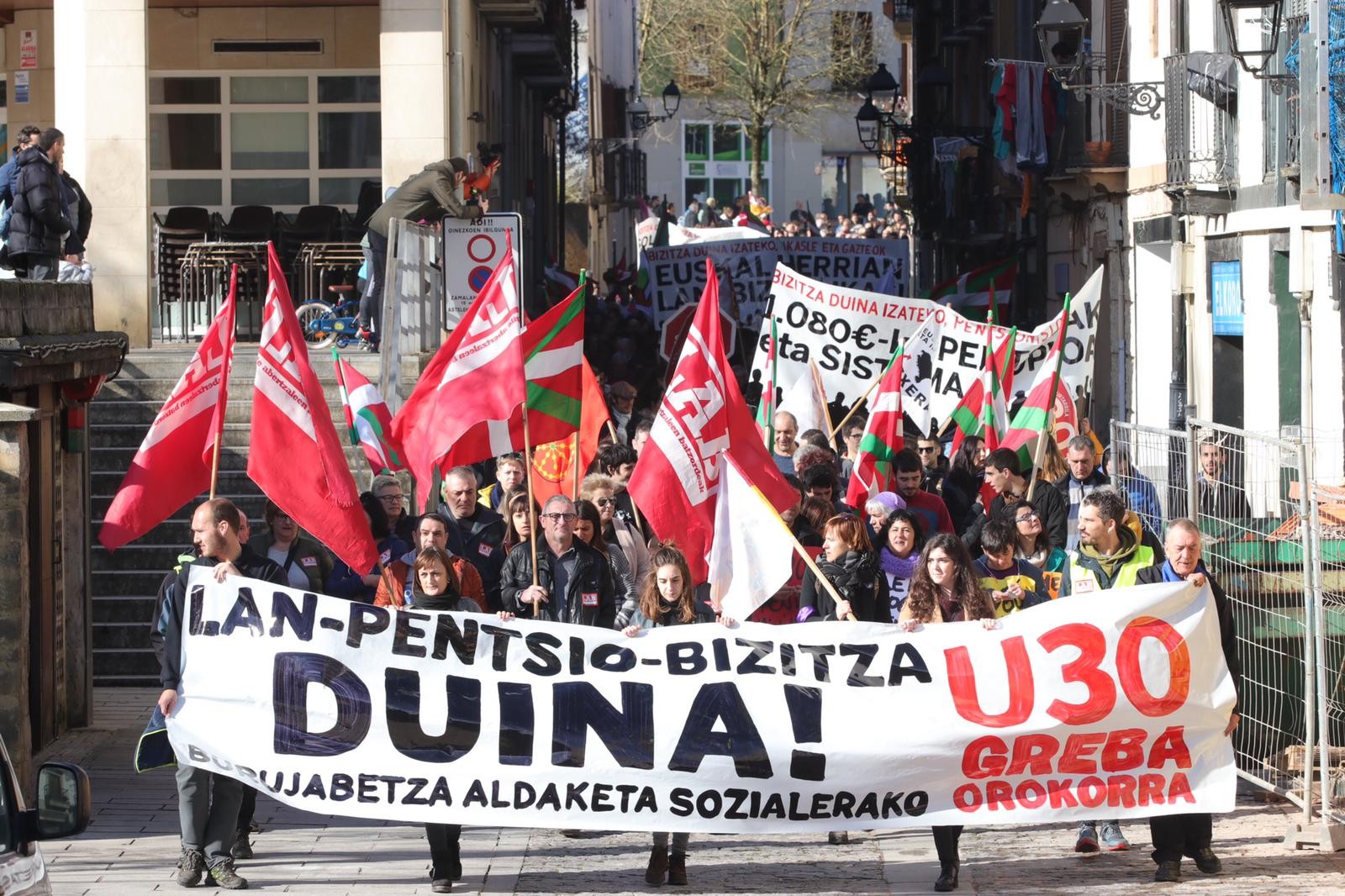 Barikuan askotariko aldarriak plazaratuko dituzte Arrasateko Eskubide Sozialen Kartakoek