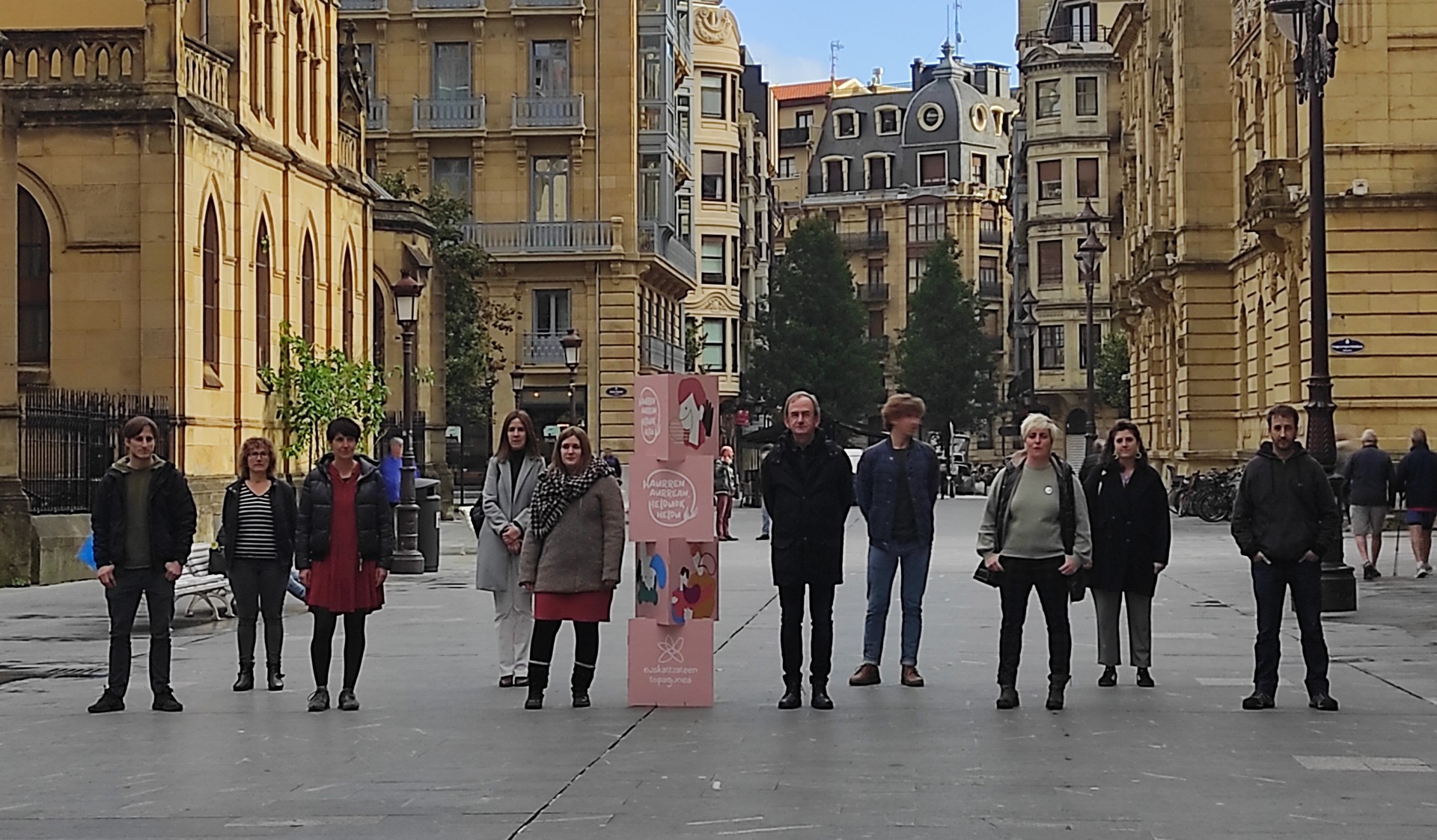 Helduek haurren aurrean dituzten hizkuntza praktiketan eragiteko ekimena antolatu du Euskaltzaleen Topaguneak