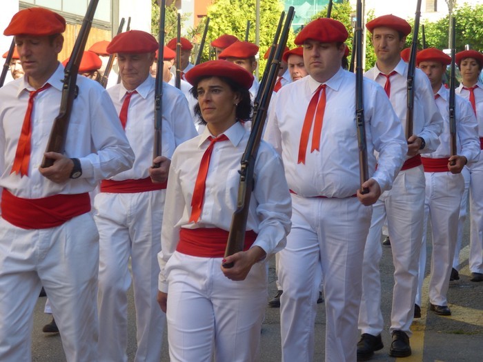 Alardeko lehen entsegu orokorra gaur, plazan