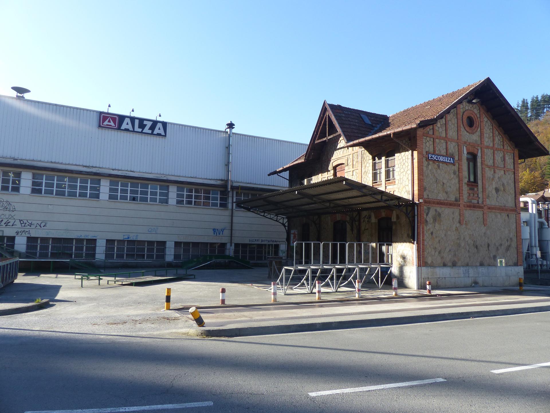 Konponketa lanak hasi dituzte skate parkean