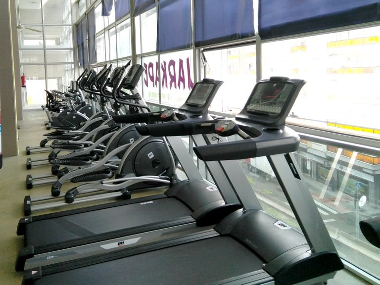 Uarkapeko gimnasioa domeketan ere zabalduko dute aurrerantzean 