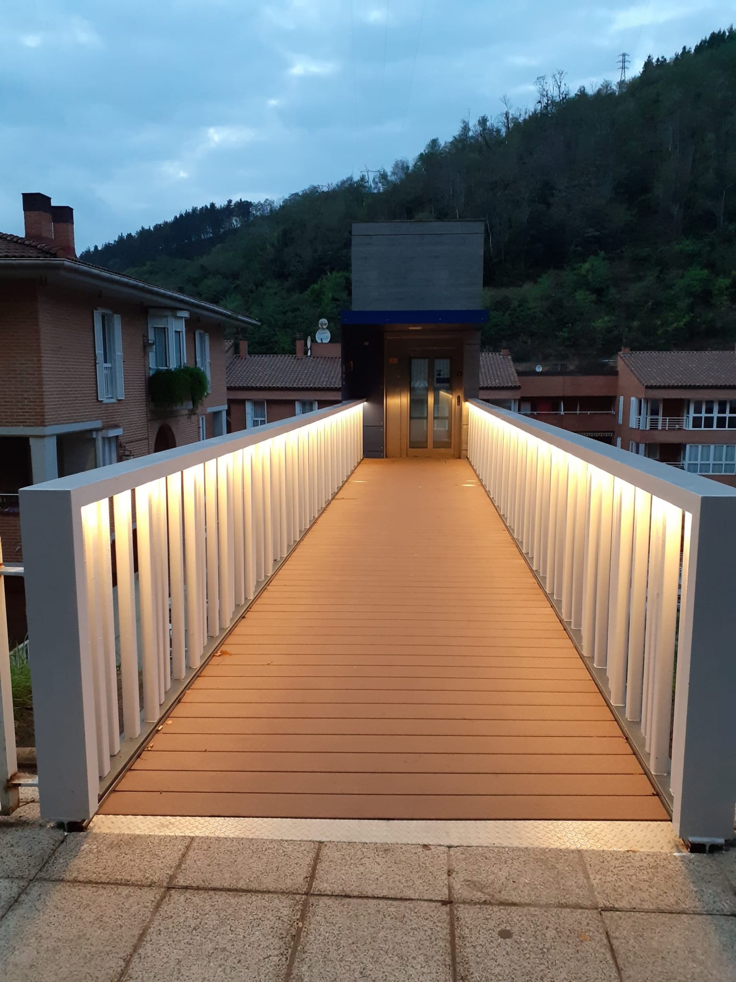 Amaitu dituzte Boluako igogailuetara sartzeko pasabideetako lanak