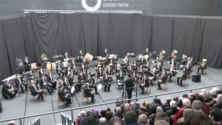 Fantasiaren munduan murgildu da Oñatiko Musika Banda
