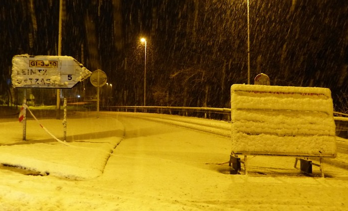 Elurra bailarara bueltatu da