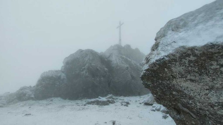 Udazkeneko lehen elur malutak iritsi dira Kurtzebarri mendira
