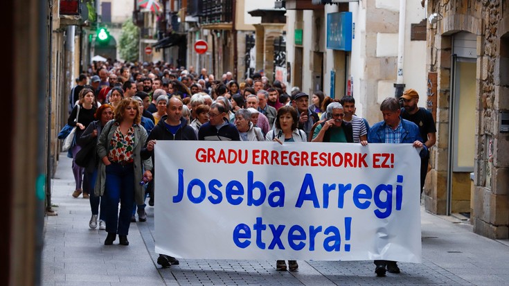 Joseba Arregi etxeratzea eskatu dute Oñatin