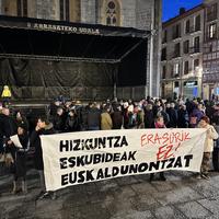 Euskararen kontrako azken sententziak salatzeko elkarretaratzea