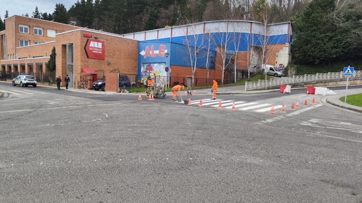 Errepidearen margotze-lanak egiten dihardute Markolen, kanalizazio lanak bukatuta