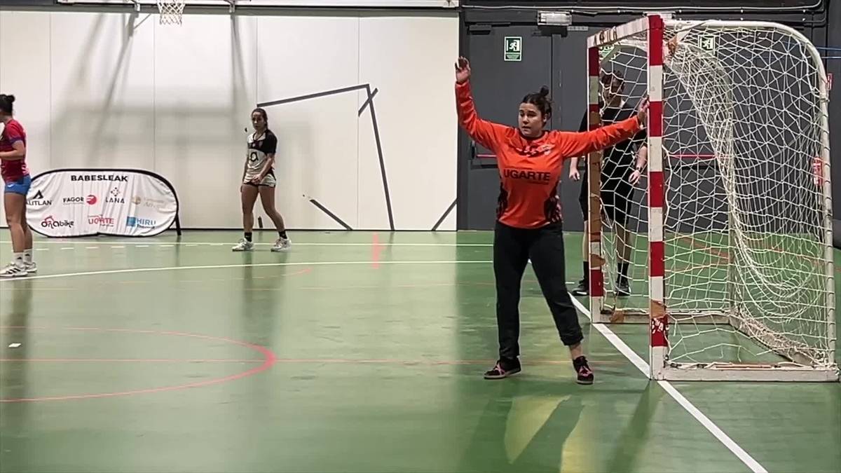 Lucia Arenaza: Aloñaren atea zaintzen