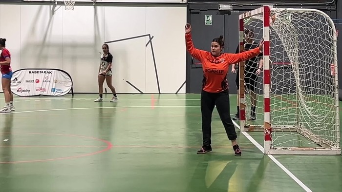 Lucia Arenaza: Aloñaren atea zaintzen