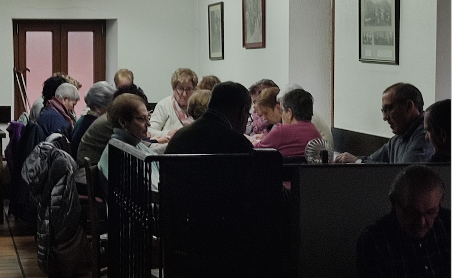 42 lagun elkartu ditu Xalbadorpek Aratusteetako txokolate-jana eta bingo saioa egiteko