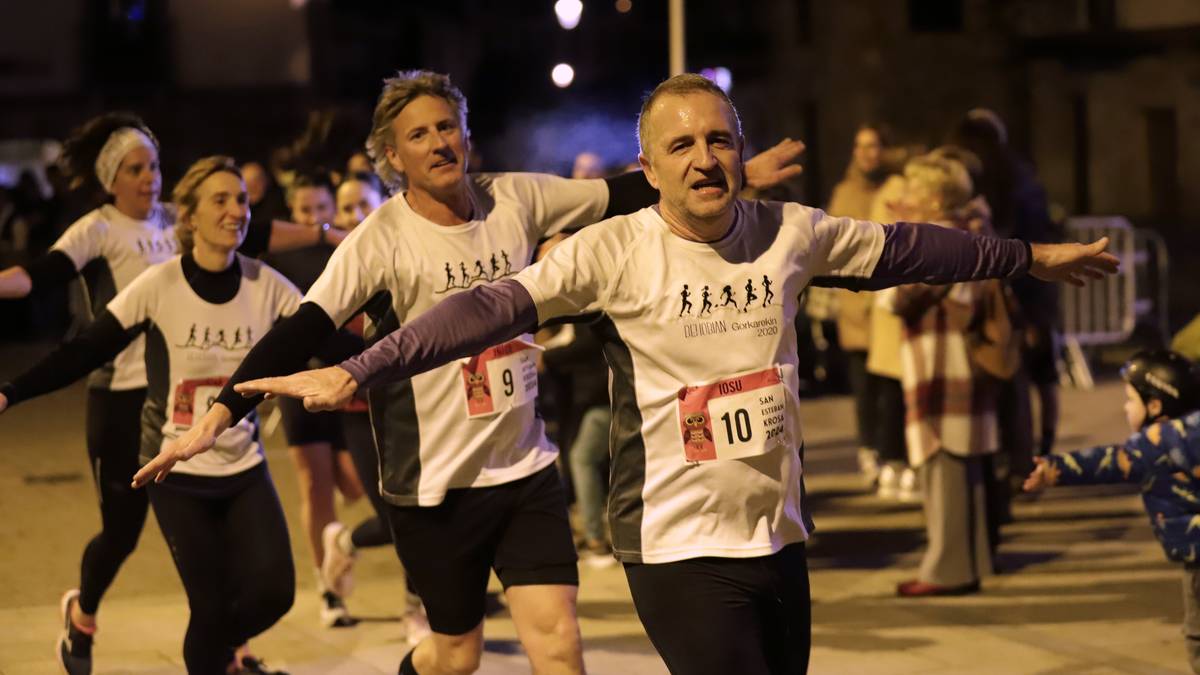 Jai giroan botako dute izerdia San Esteban krosean eta makina bat San Silvestretan