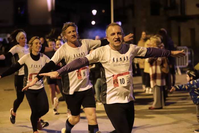 Jai giroan botako dute izerdia San Esteban krosean eta makina bat San Silvestretan