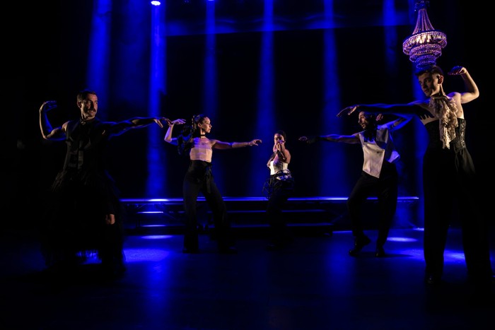 ‘R&J’ antzerkia taularatuko du domekan La Dramatica Errante antzerki konpainiak