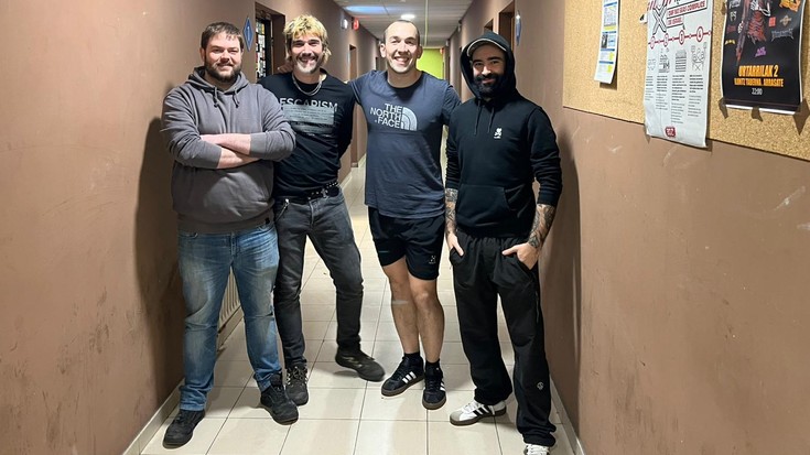 Gizarteari kritika zorrotza egiteko lau kantu berri 112 taldearen 'Mundu hau' diskoan