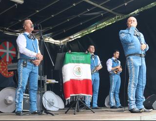Chuchin Ibañez y los Charros taldeak dantzan jarri du Herriko Plaza Mexikoko doinuekin