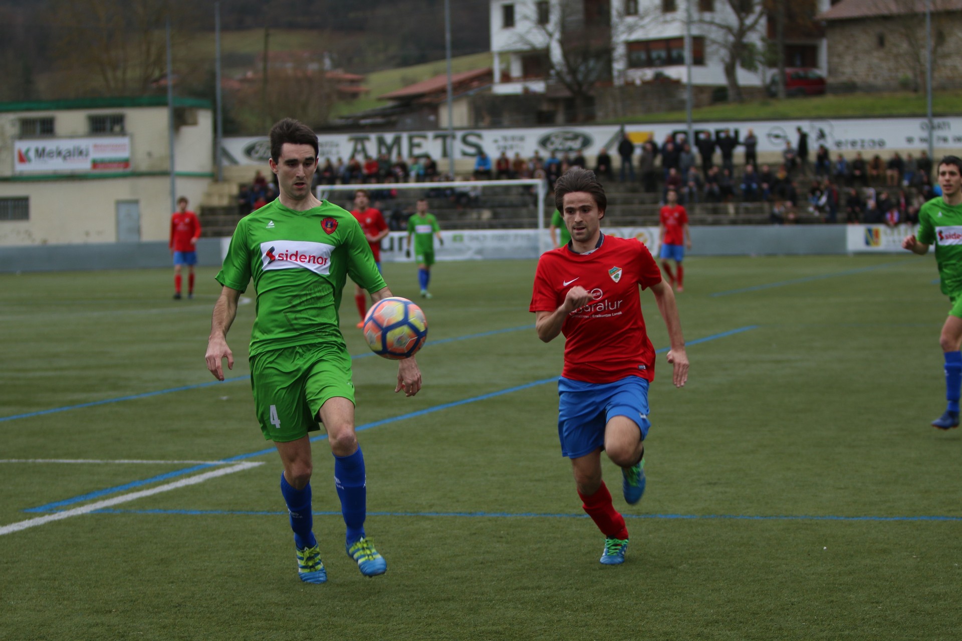 Futbol jardunaldi erakargarriaren aurrean
