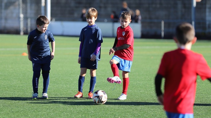 Ia 600 neska-mutiko, futbolean jokatzen, Bixente Etxeandia torneoan