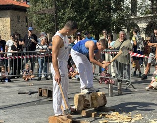 Aizkolariek eta harri-jasotzaileek hartuko dute Aretxabaletako plaza