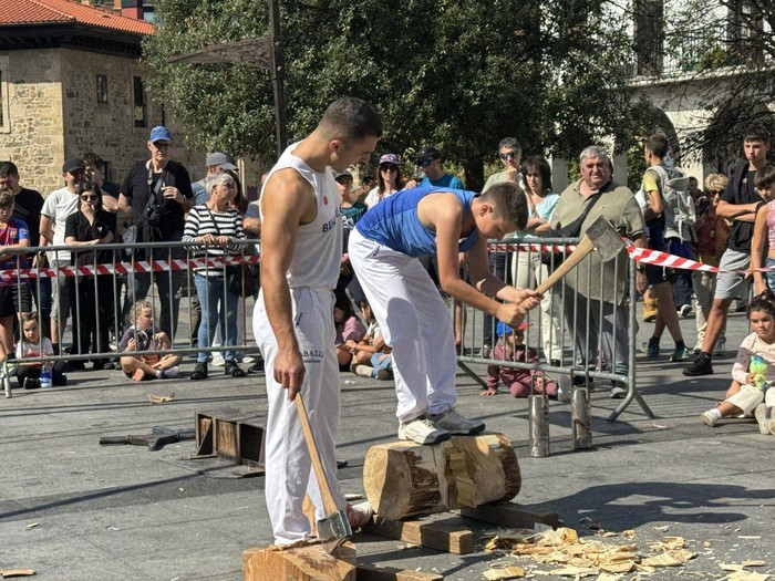 Aizkolariek eta harri-jasotzaileek hartuko dute Aretxabaletako plaza