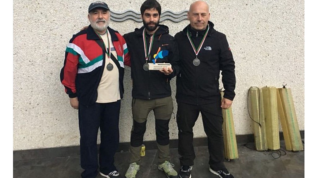 Denis Soriano MGEP-eko Fabrikazioko DUAL ikasle eta langilea Euskadiko Izokinkideen Harrapeketan txapelduna